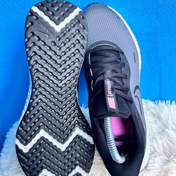 Nike Women Shoe Revolution Athletic Running Sneaker - Picture 9 of 9